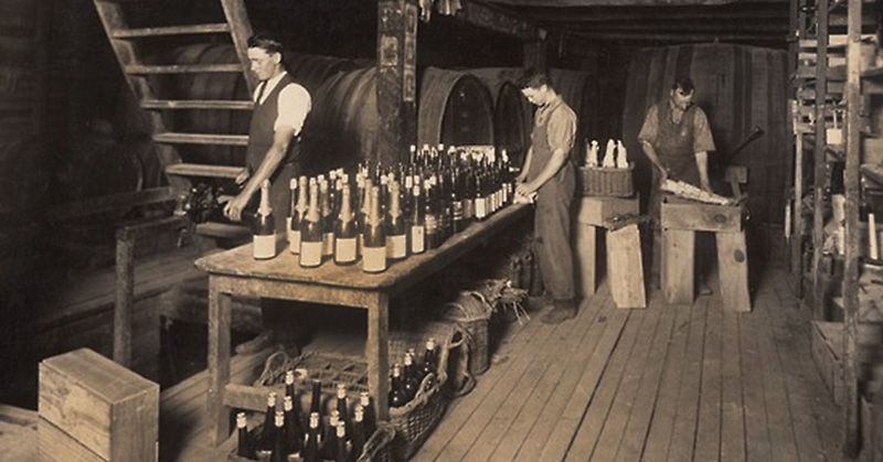 The Best's bottling line 1925.