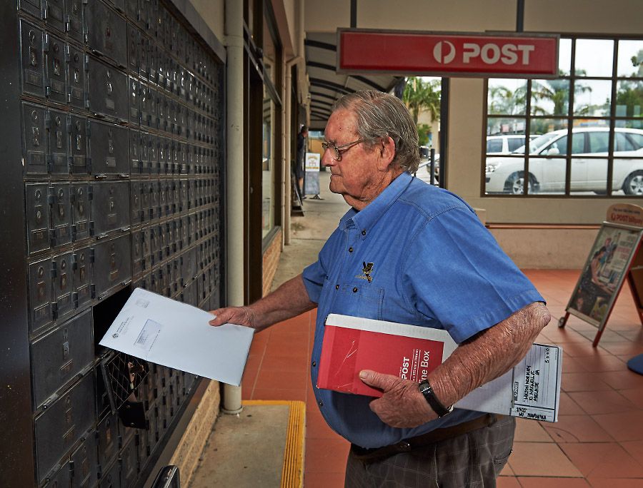 d'Arry still collects the mail every day. Photo : Milton © Wordley