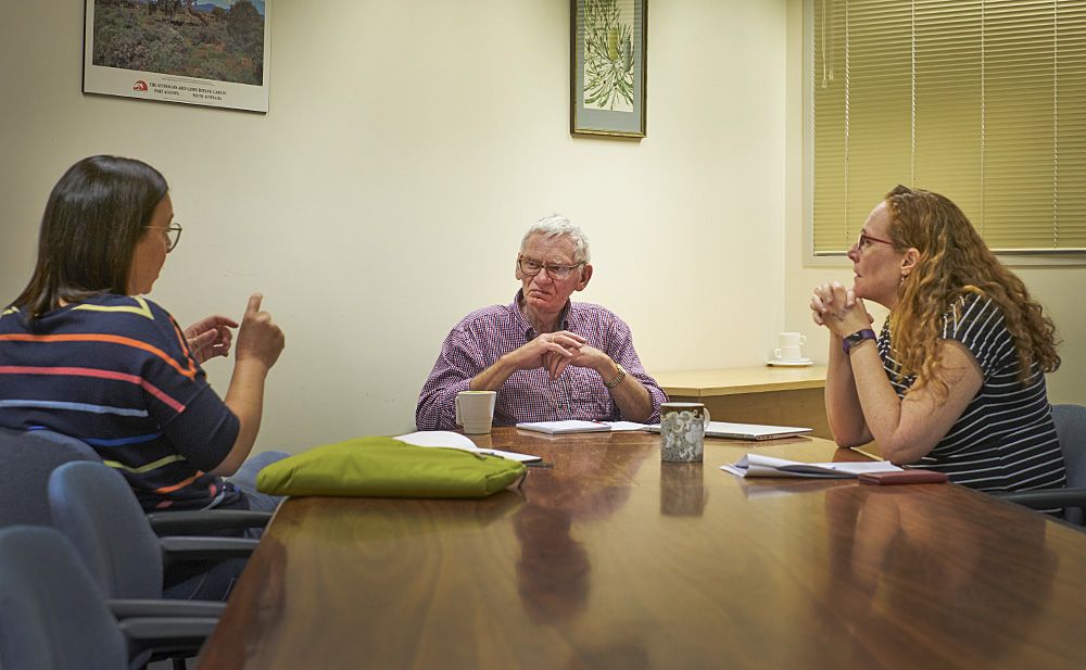  Dr Richard Smart meets with Drs Roberta De Bei (L) and Cassandra Collins  at Adelaide University  : Photo © Milton Wordley
