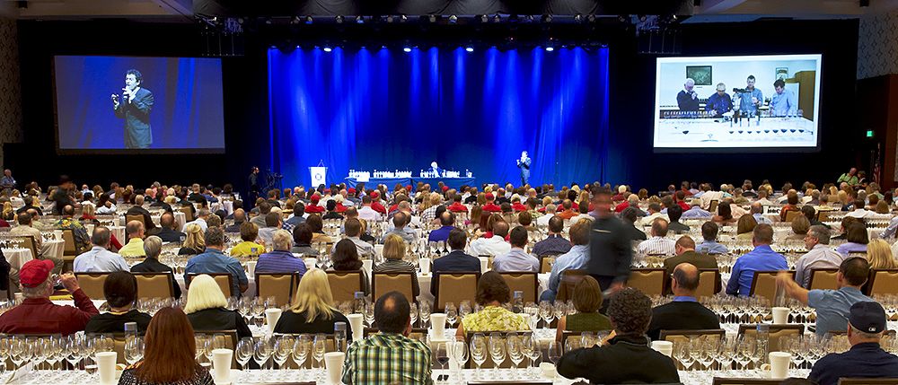 Peter Gago in front of over 800 winelovers at a The Wine Spectator’s New World Wine Experience tasting in Los Angeles : Photo © Milton Wordley